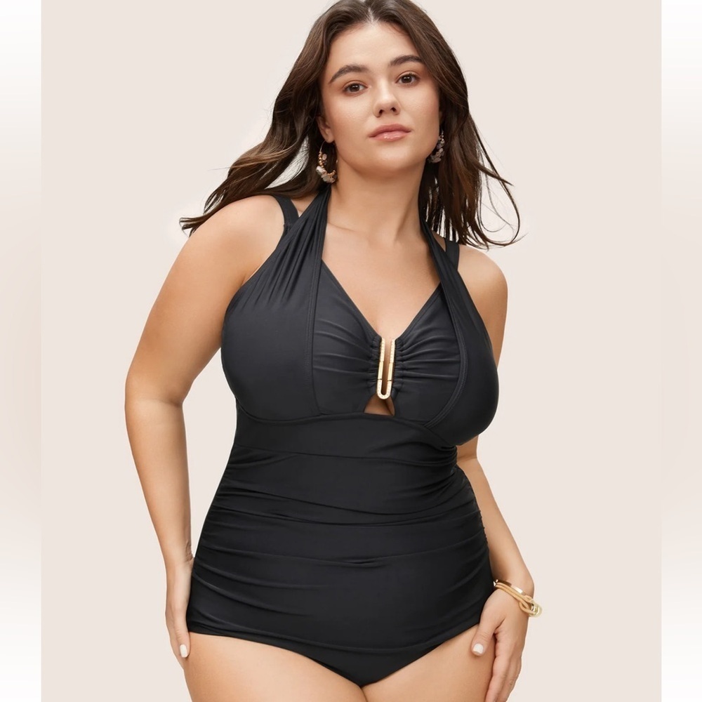 BloomChic Plus Size 4XL Solid Ruched Metal Buckle Detail One Pieces Swimsuit
